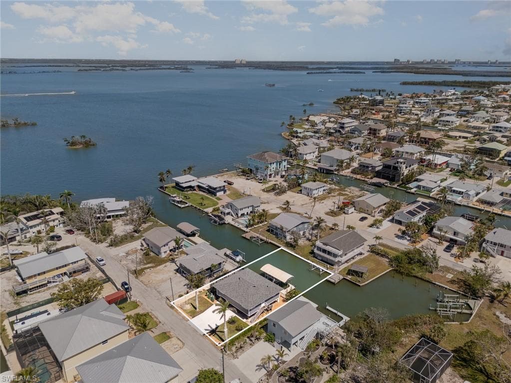 240 Driftwood Ln, Fort Myers Beach, photo 3