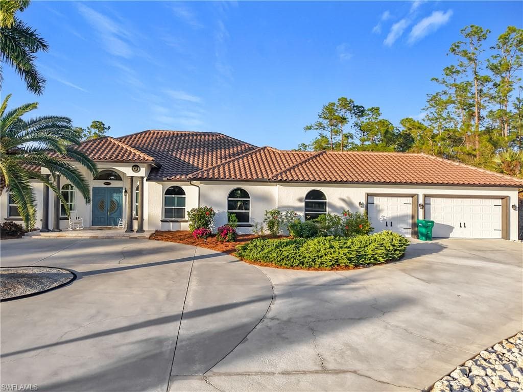 4411 Pine Ridge Rd, Naples