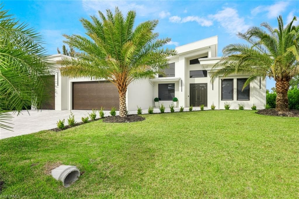 215 28th Ter, Cape Coral