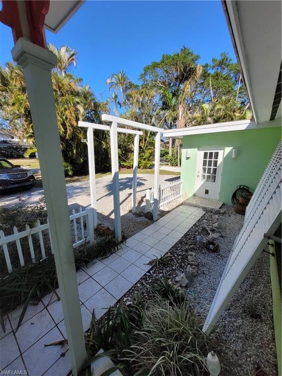 870 Forest Ave, Naples, photo 2