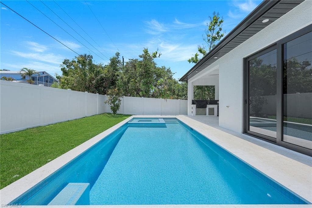 1312 Trail Terrace Dr, Naples