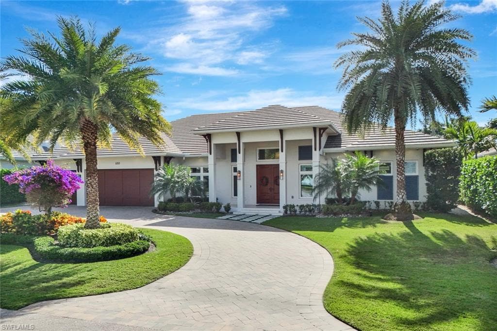 680 Wedge Dr, Naples