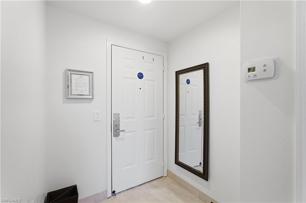 221 9th St #405, Naples, photo 2
