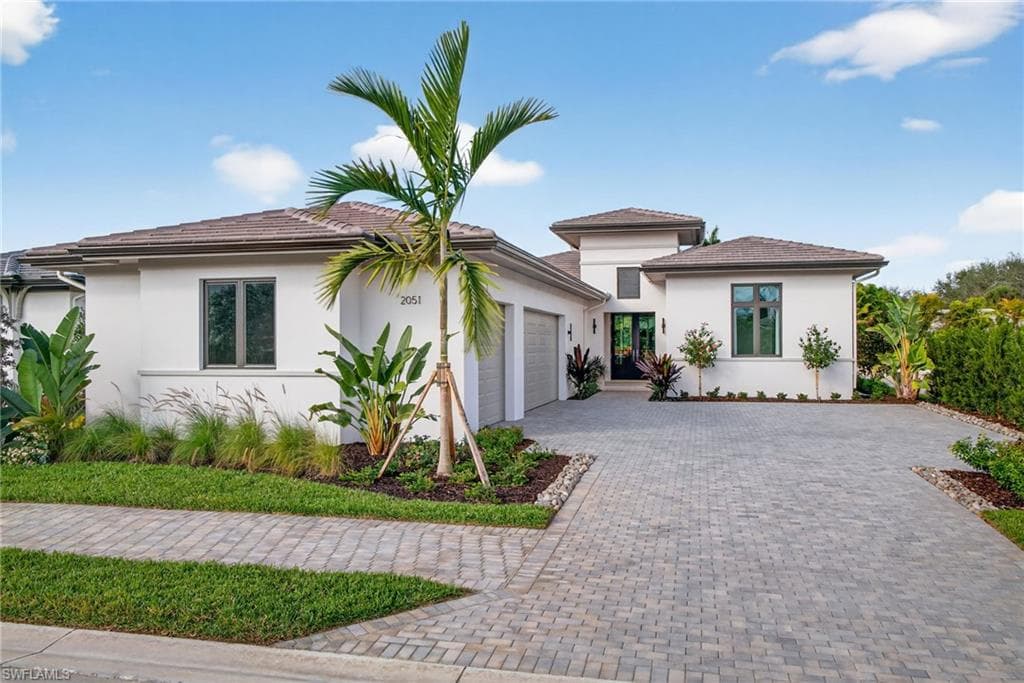2051 Cambridge Park Dr, Naples, photo 2