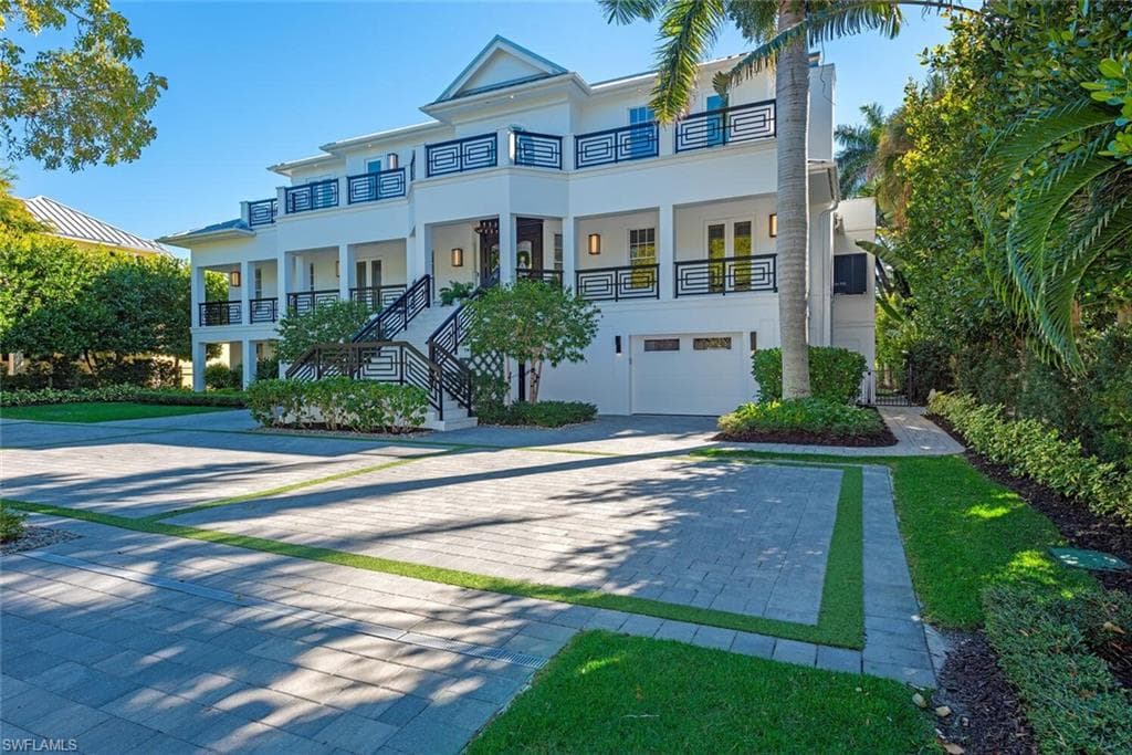 140 3rd Ave, Naples