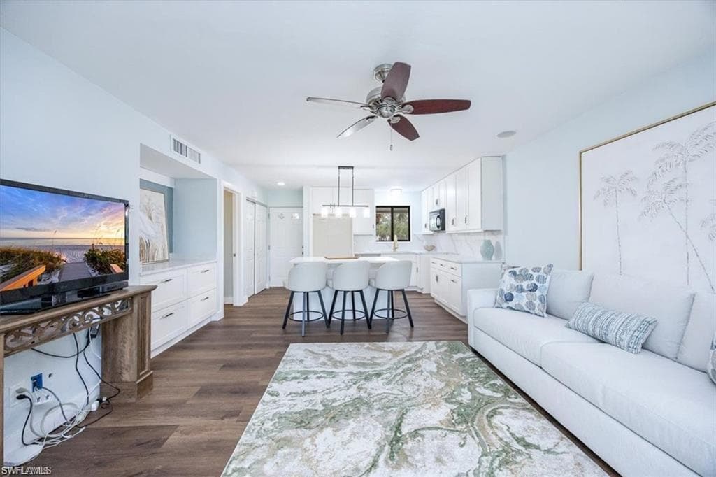 746 Eagle Creek Dr #203, Naples