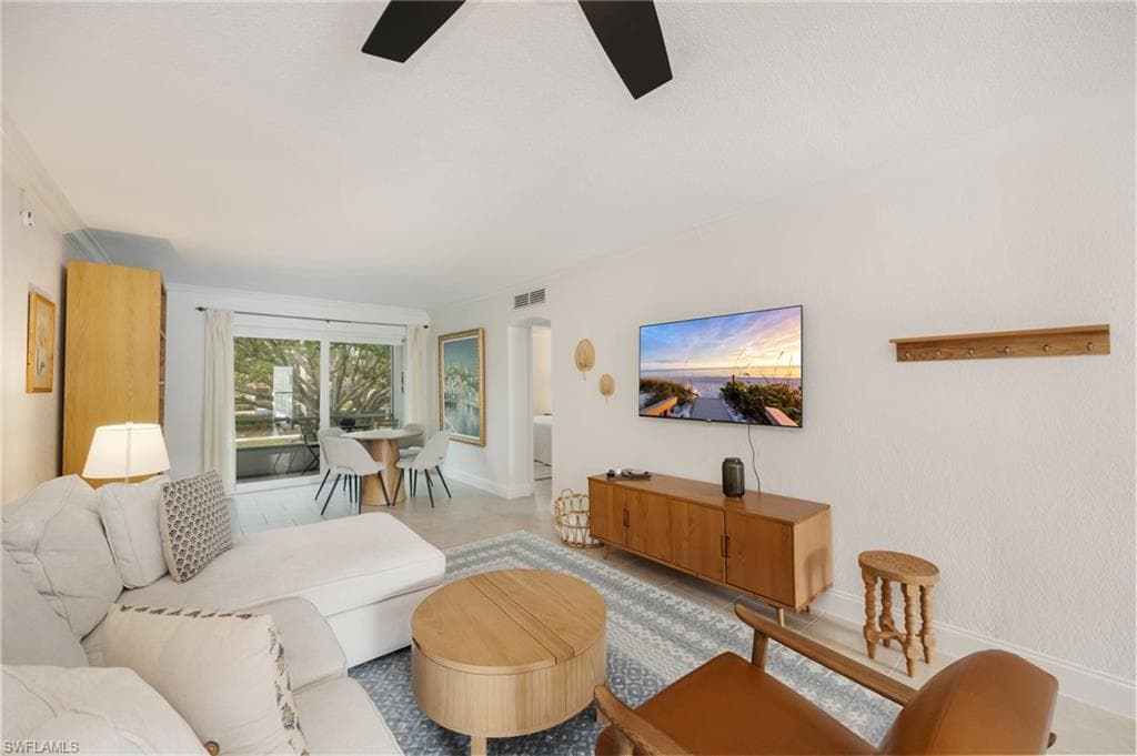 72 7th St #206, Naples, photo 3