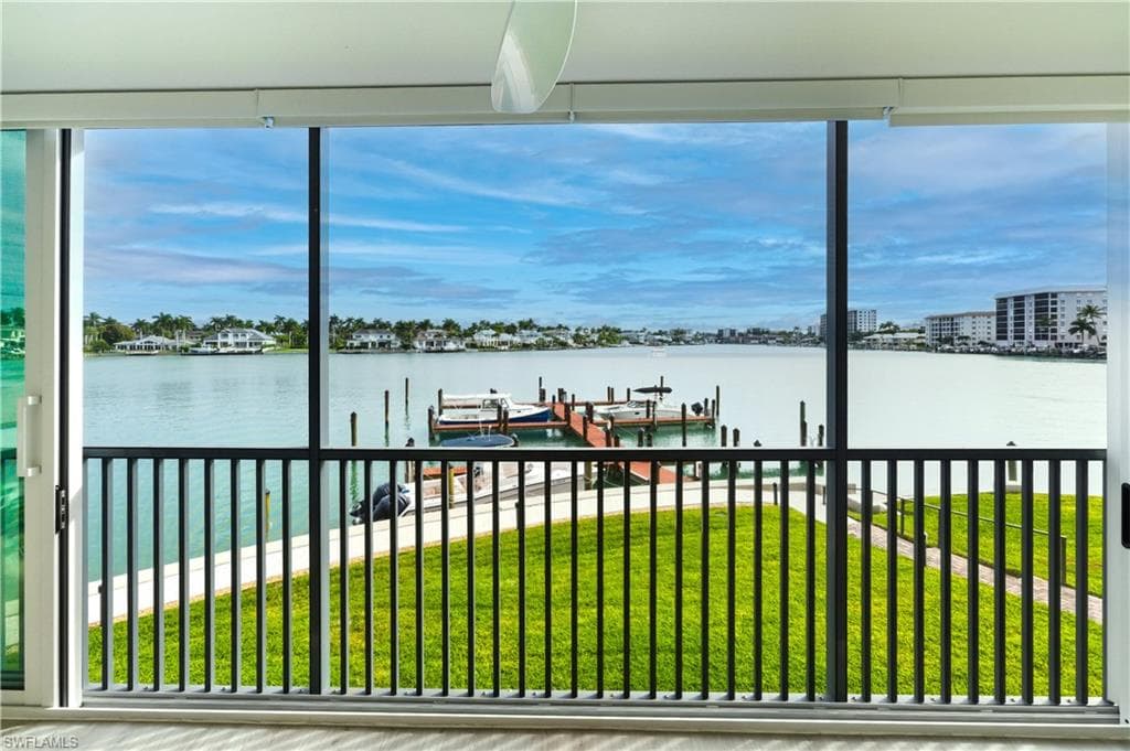 222 Harbour Dr #218, Naples
