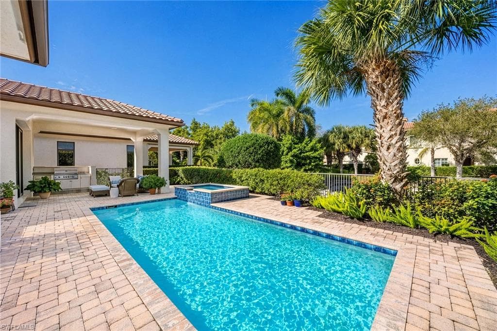 2277 Residence Cir, Naples