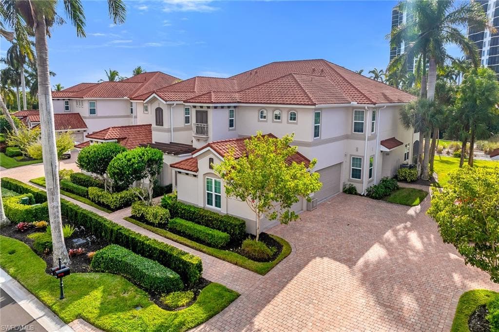 1285 Rialto Way #102, Naples