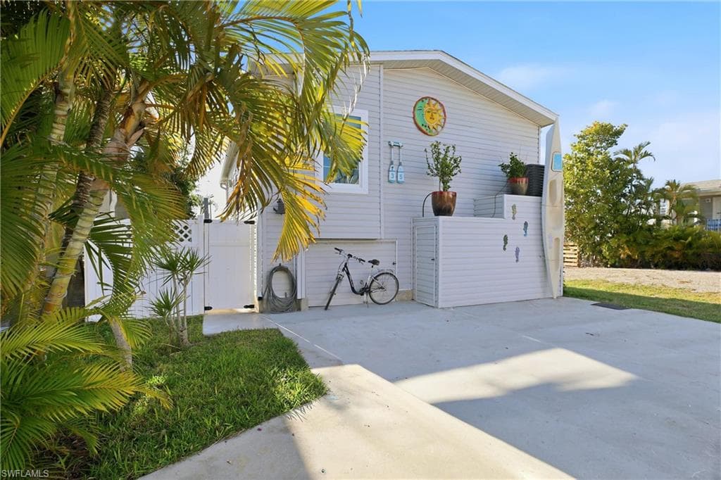 35 Emily Ln, Fort Myers Beach, photo 3