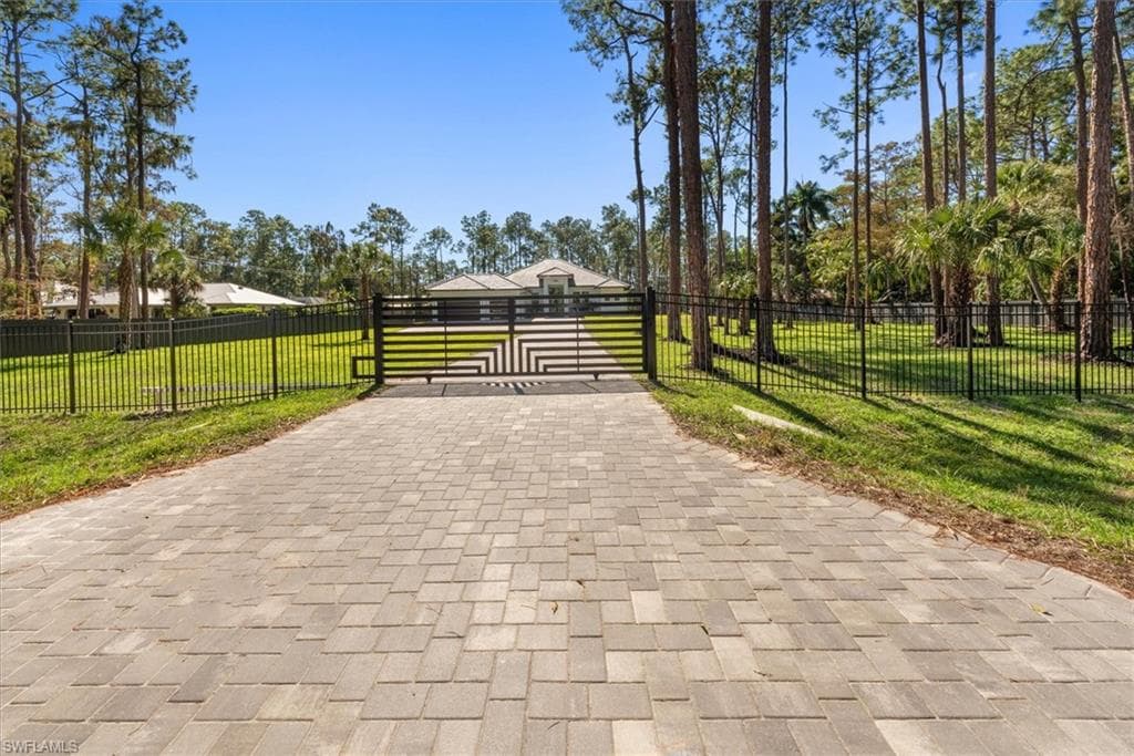5080 Hickory Wood Dr, Naples, photo 3
