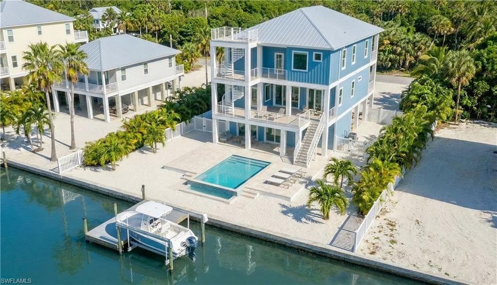 168 Chapel St, Fort Myers Beach