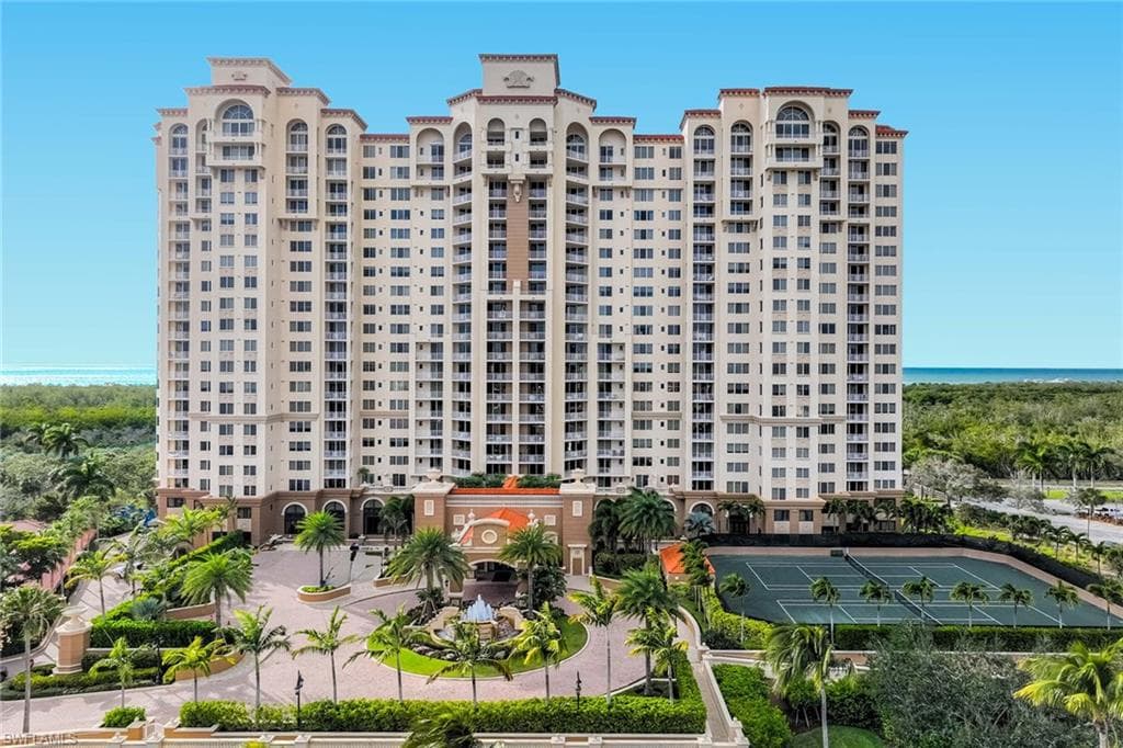 6597 Nicholas Blvd #405, Naples