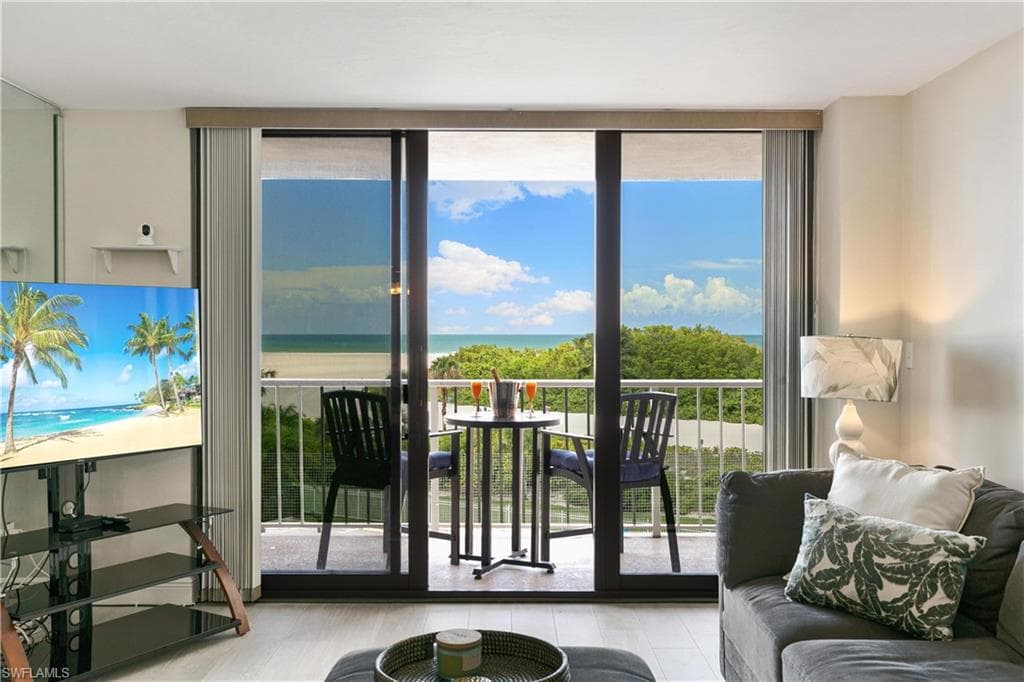 380 Seaview Ct #405, Marco Island