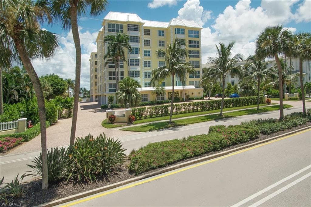 1900 Gulf Shore Blvd #303, Naples