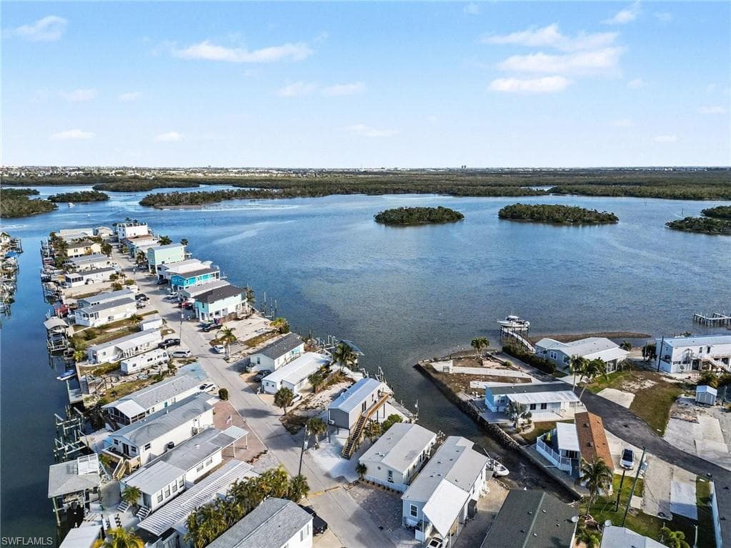 69 Emily Ln, Fort Myers Beach, photo 3