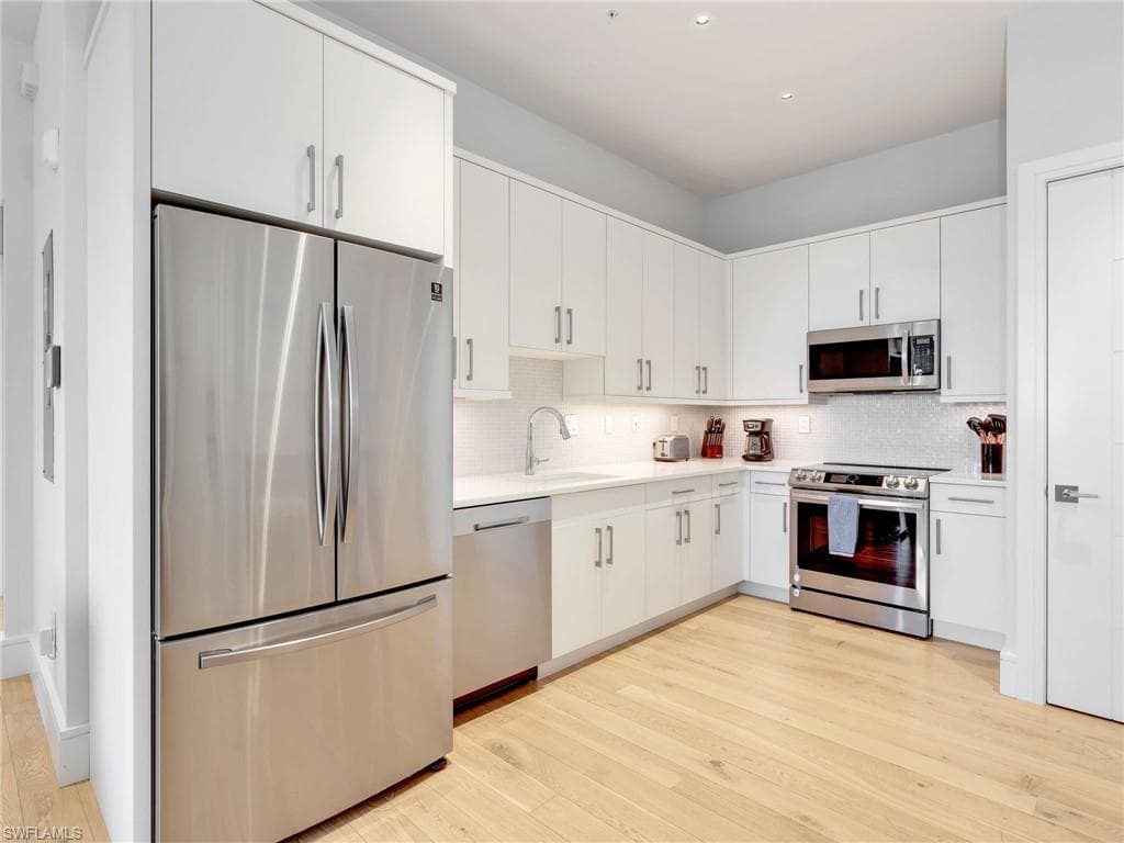 101 8th St #201, Naples, photo 2