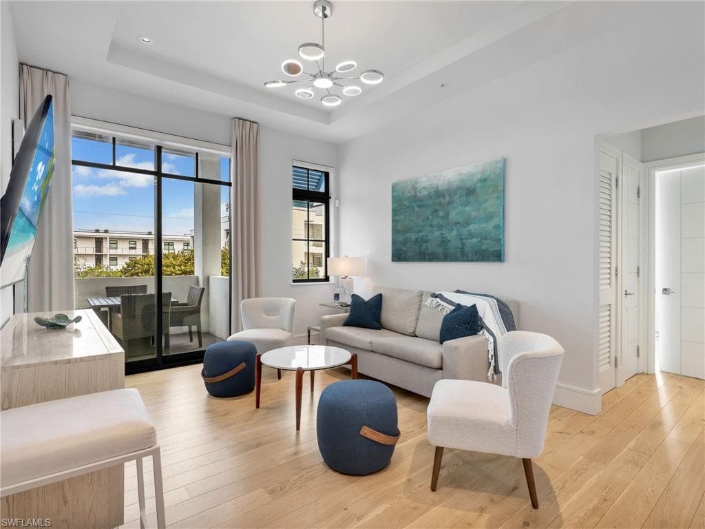 101 8th St #201, Naples