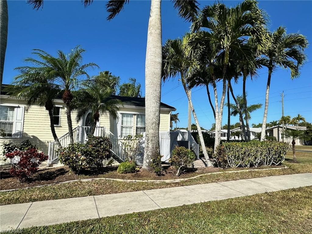 1671 Diamond Lake Cir, Naples, photo 2