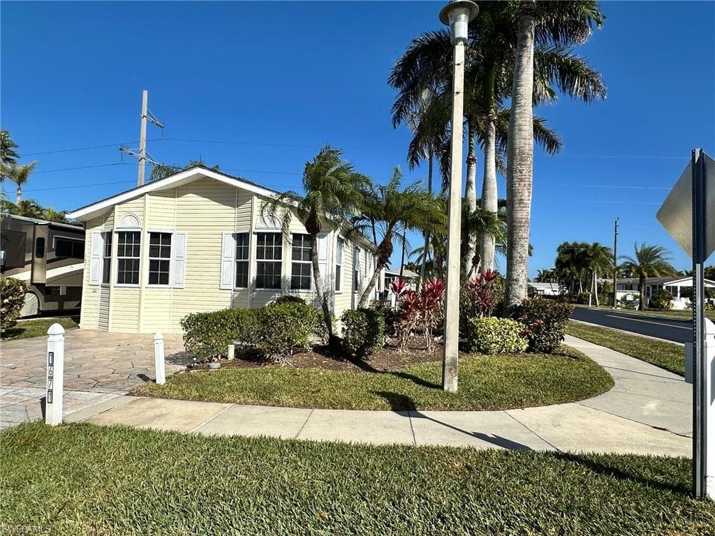 1671 Diamond Lake Cir, Naples