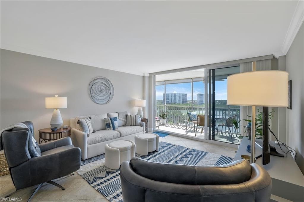 5 Bluebill Ave #812, Naples
