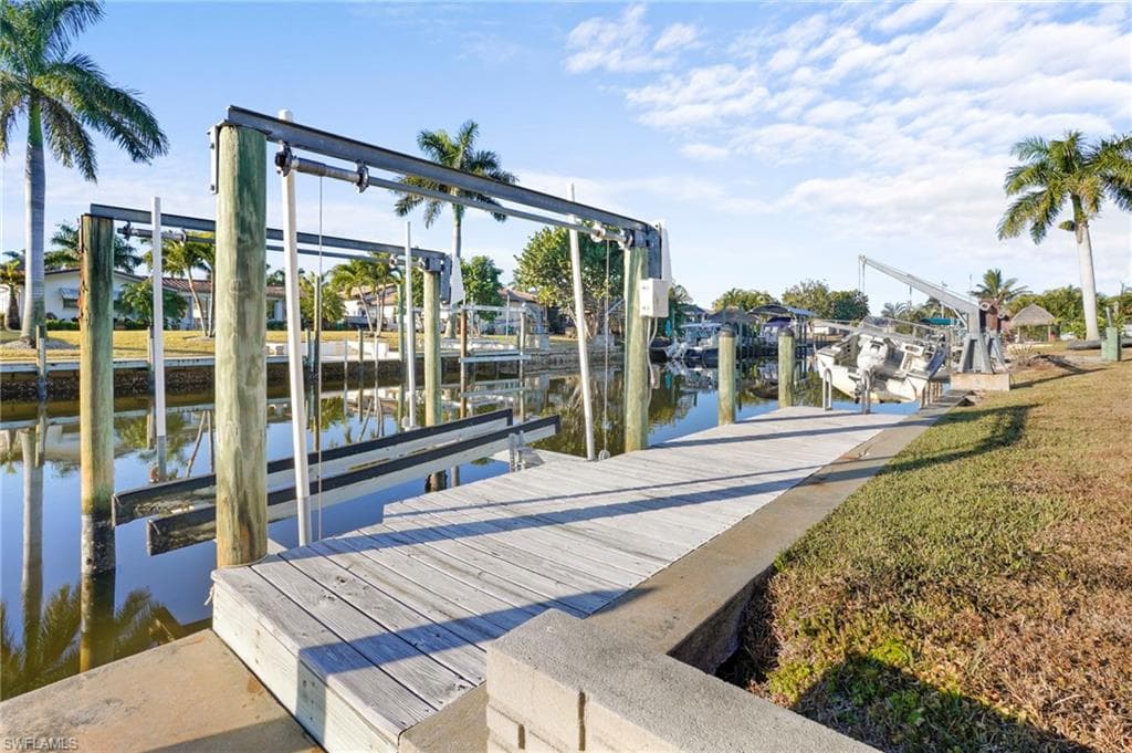 818 Monticello Ct, Cape Coral, photo 3