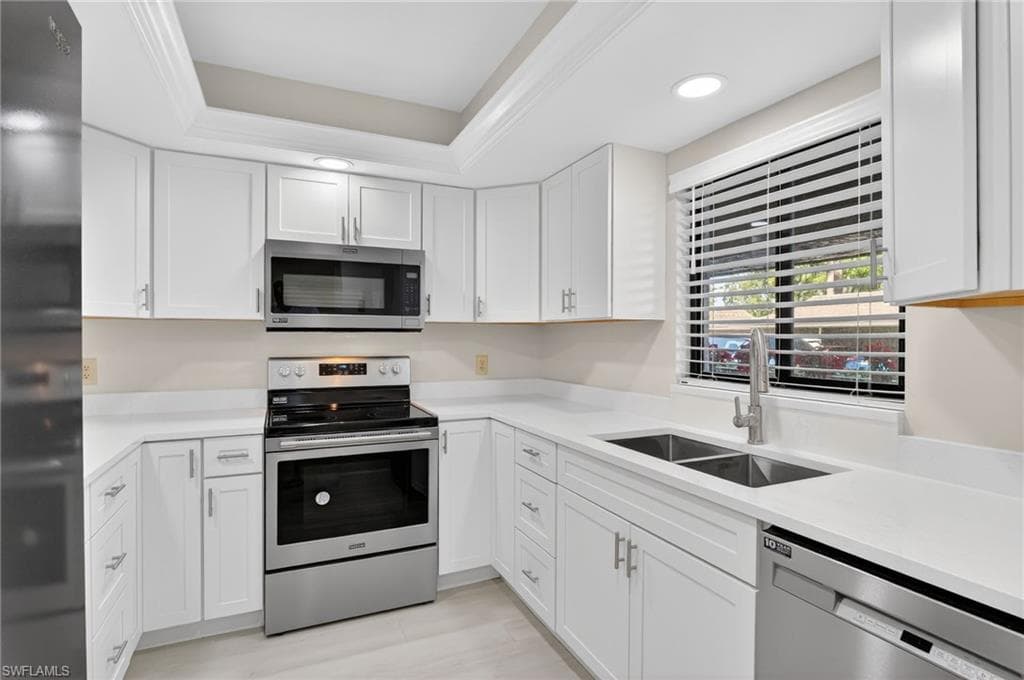 5773 Gage Ln #b-101, Naples