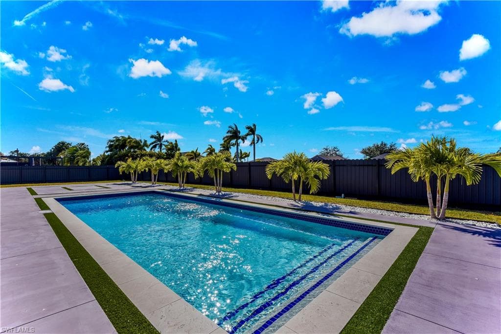 18 Nelson Rd, Cape Coral, photo 2