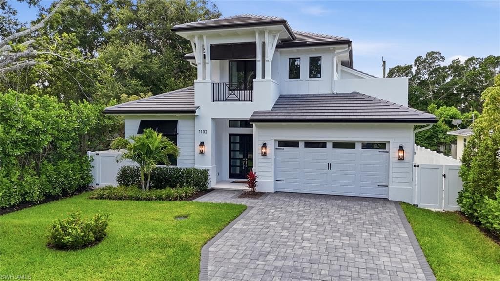 1102 9th Ave, Naples