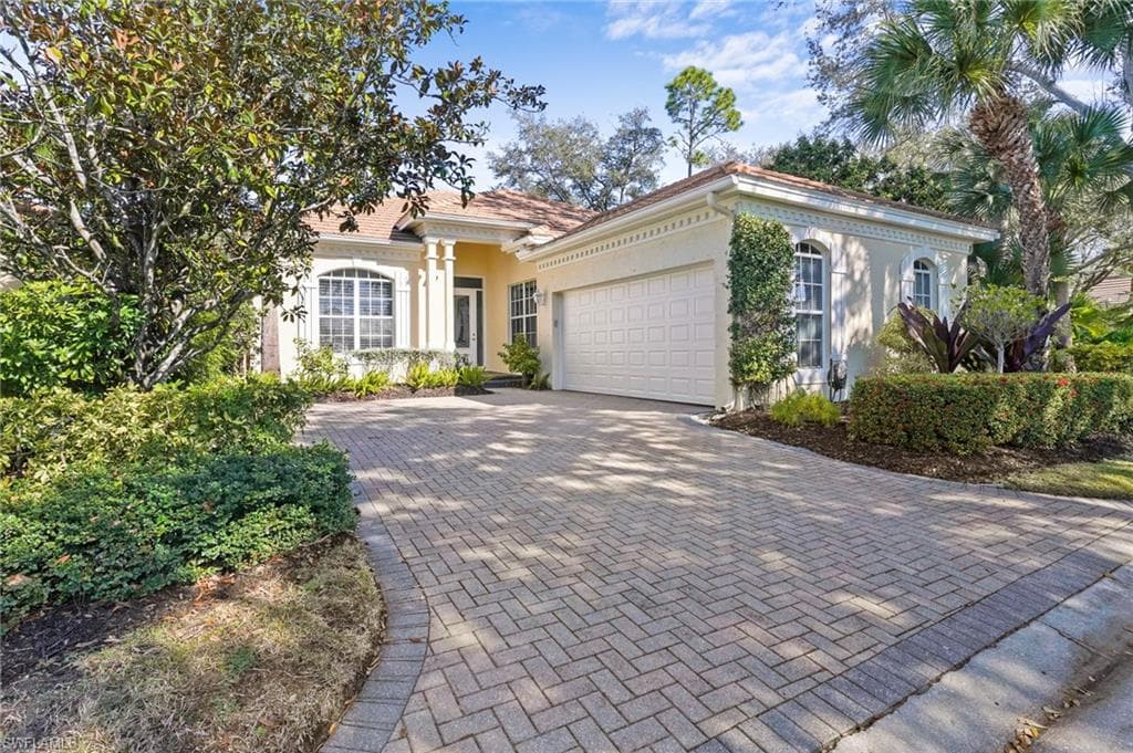 3660 Olde Cottage Ln, Bonita Springs, photo 2