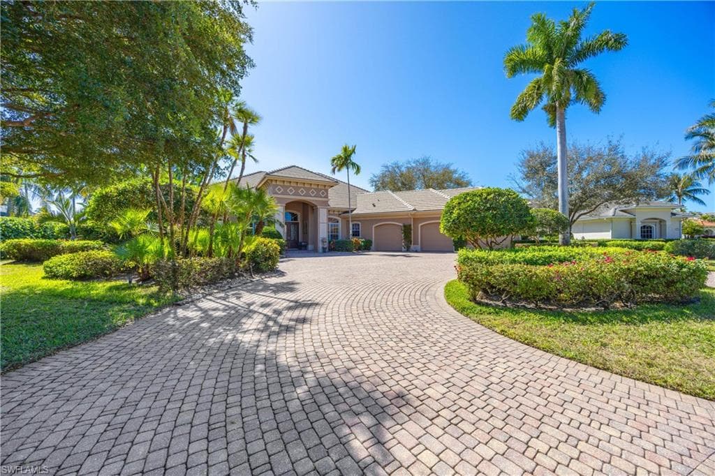 1687 Persimmon Dr, Naples
