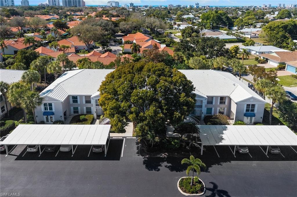 821 Gulf Pavilion Dr #106, Naples