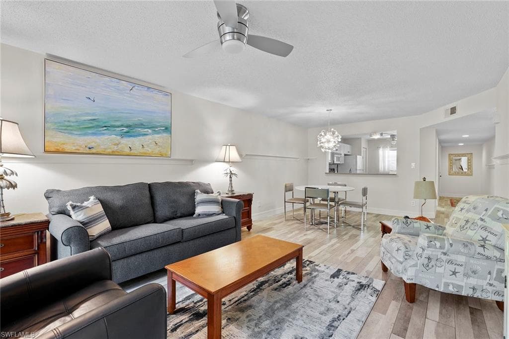 605 Squire Cir #103, Naples