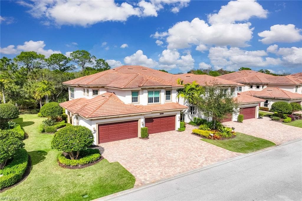 7825 Hawthorne Dr #2103, Naples