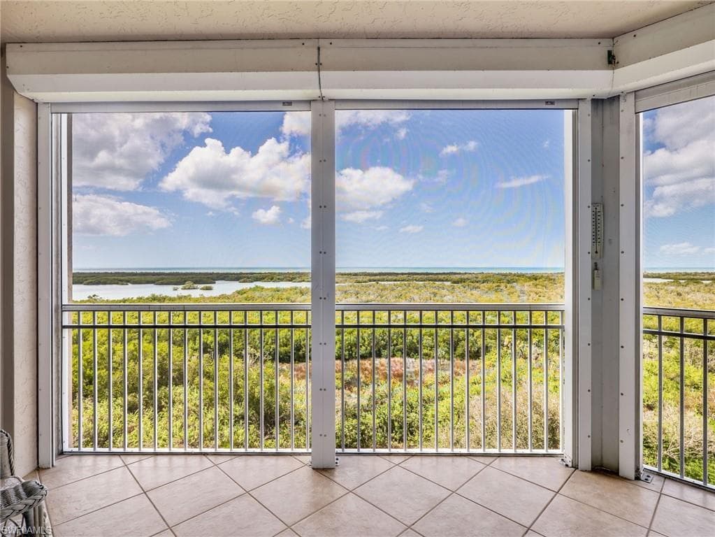 1001 Arbor Lake Dr #707, Naples, photo 2
