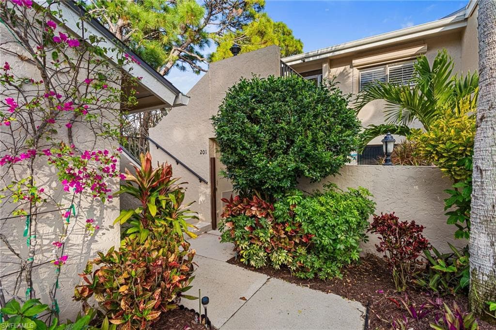 15470 Cedarwood Ln #201, Naples, photo 2