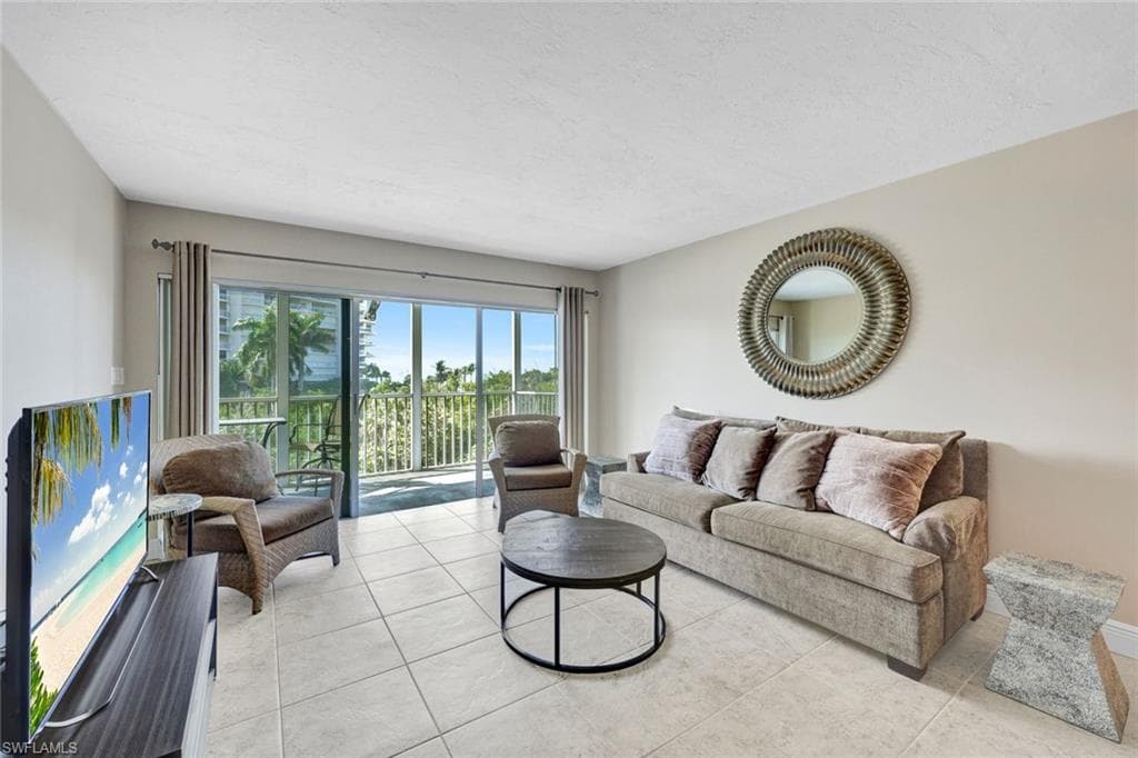 1 Bluebill Ave #409, Naples