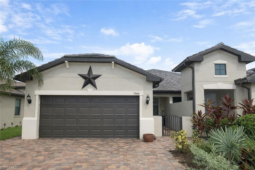 7666 Jacaranda Ln, Naples