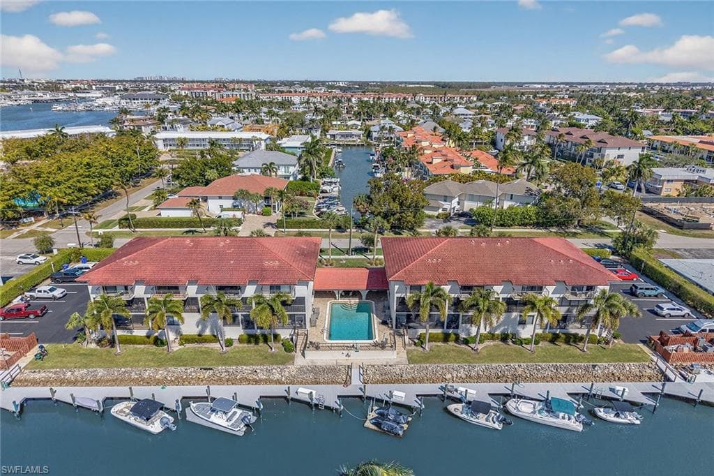 1400 Blue Point Ave #202, Naples