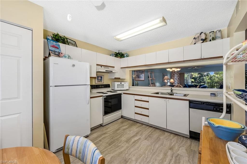 7025 Dennis Cir #g202, Naples, photo 2