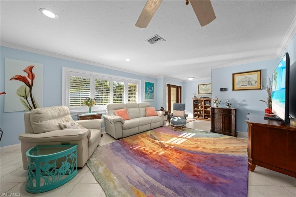 1056 Yachtsman Dr, Sanibel, photo 2