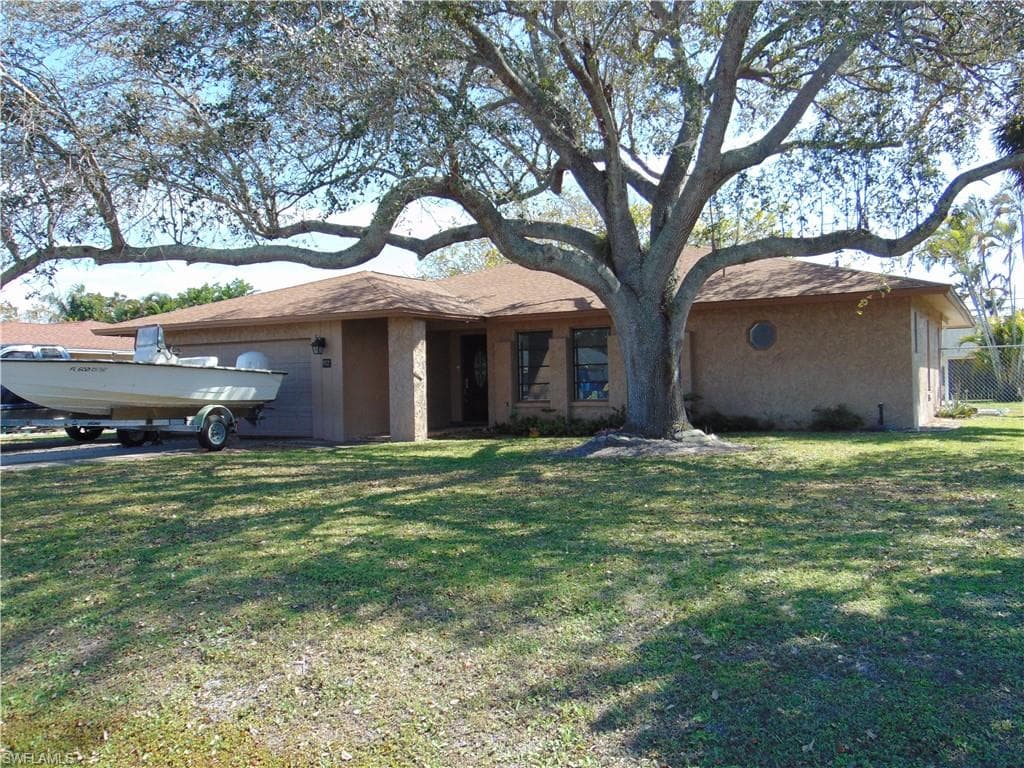 82 Johnnycake Dr, Naples