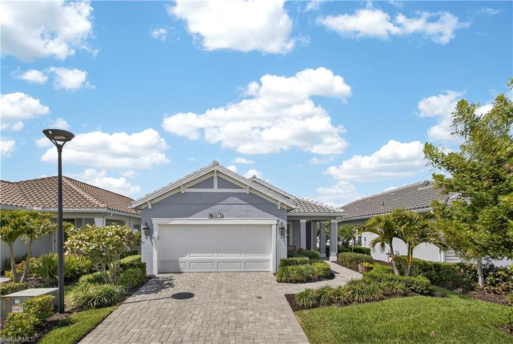 4653 Centaurus Cir, Naples