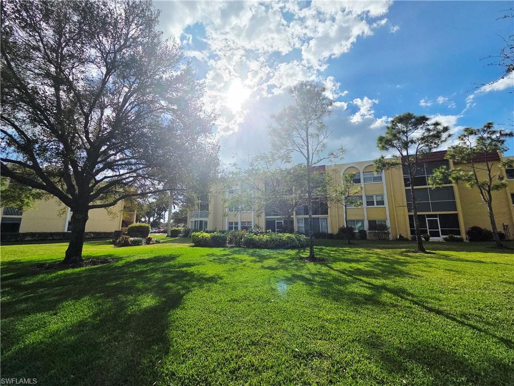 1086 Forest Lakes Dr #9207, Naples