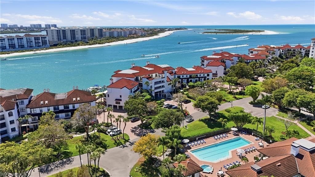 309 La Peninsula Blvd #309, Naples