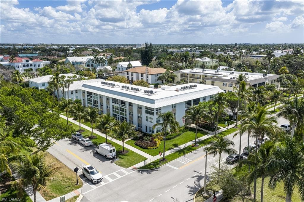 Town Manor, Naples, Naples