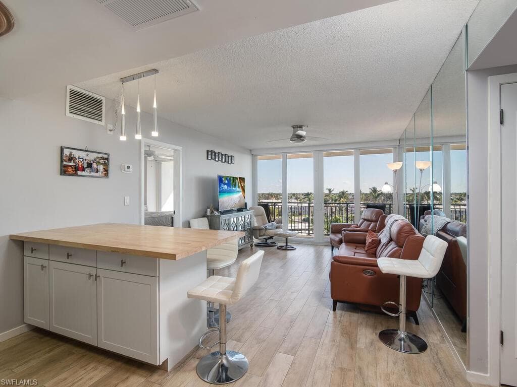 180 Seaview Ct #612, Marco Island, photo 2