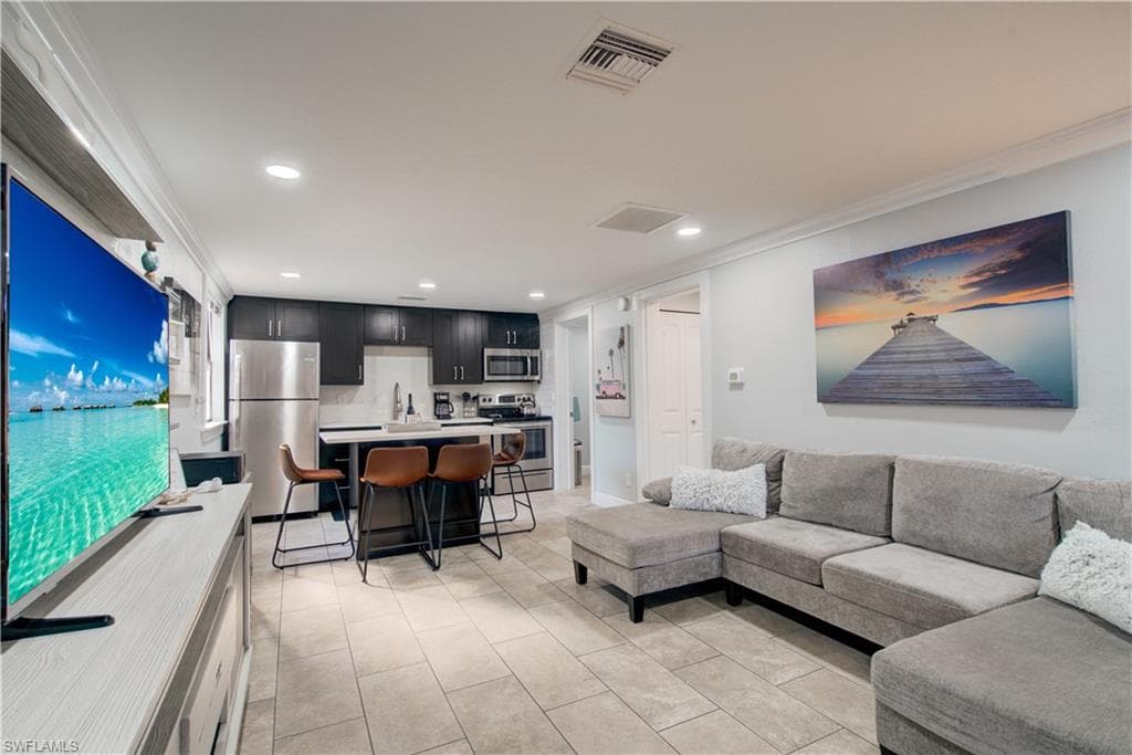 5322 Treetops Dr #i, Naples