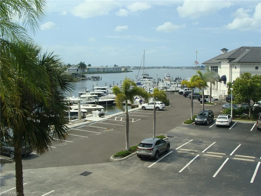 807 River Point Dr #201d, Naples